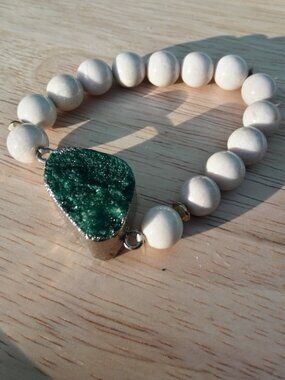 Natural Bead Bracelet with Large Green Crystal Chunk Cream and Gold Accent Beads